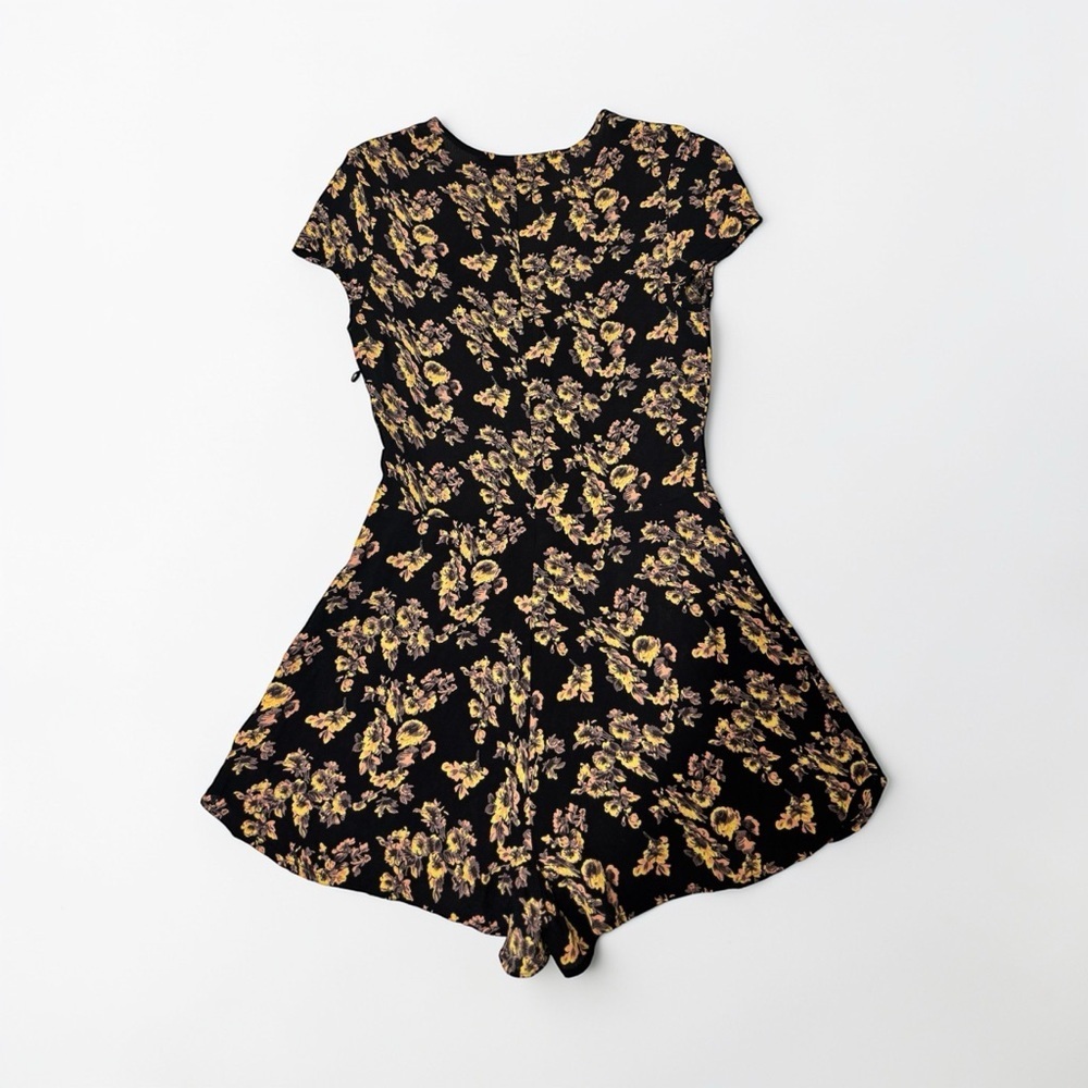 Blue Life Black Floral Romper XS 100% Rayon Surplice V-Neck Boho Festival